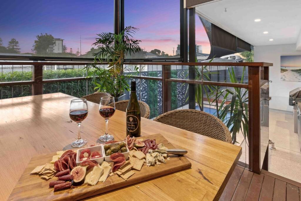 Redcliffe CBD Family Beach House