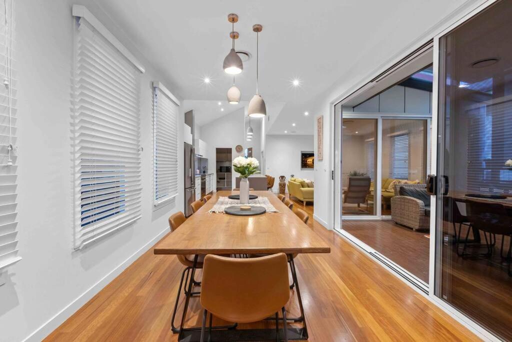 Redcliffe CBD Family Beach House