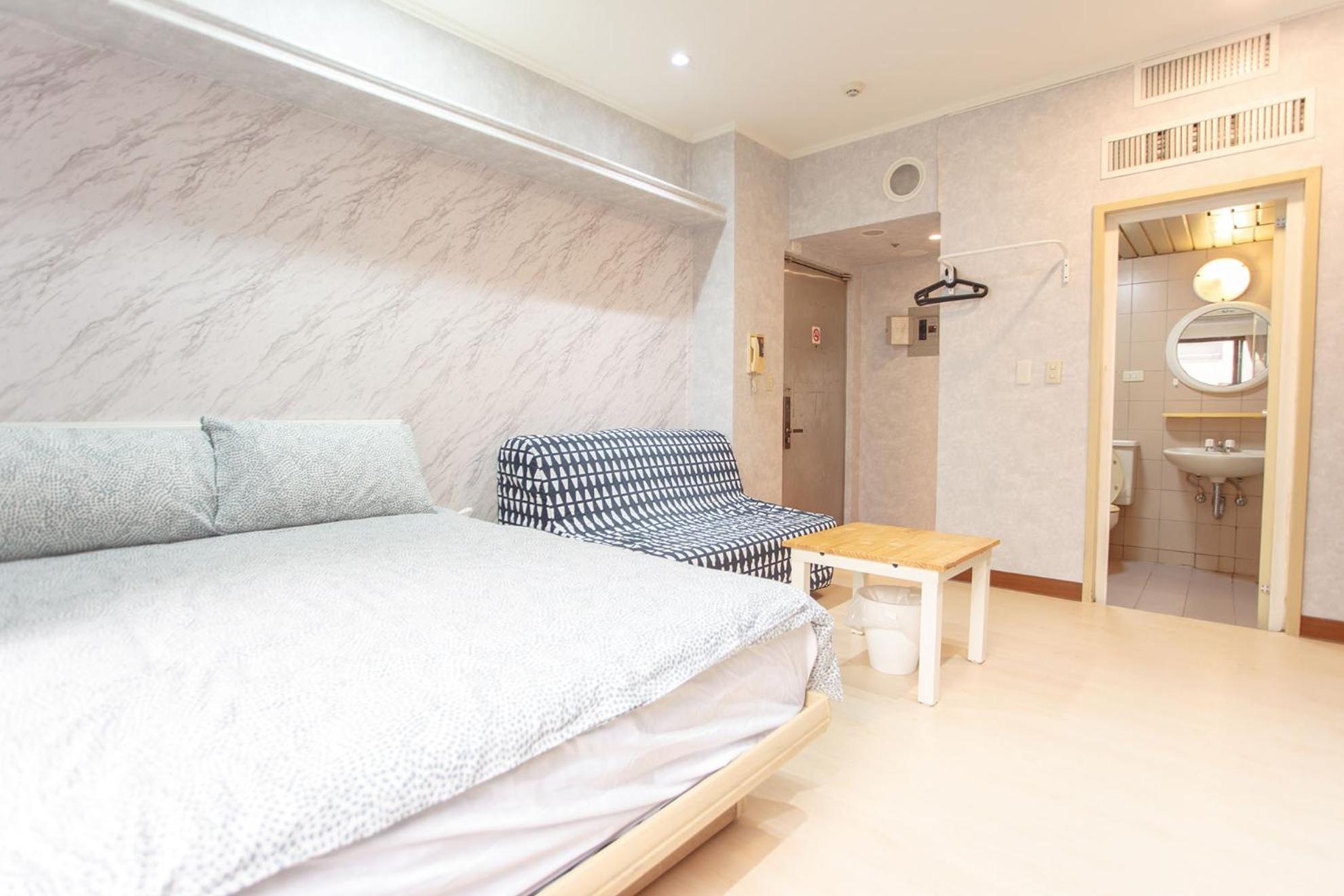 Alan rooms for 2-4 people