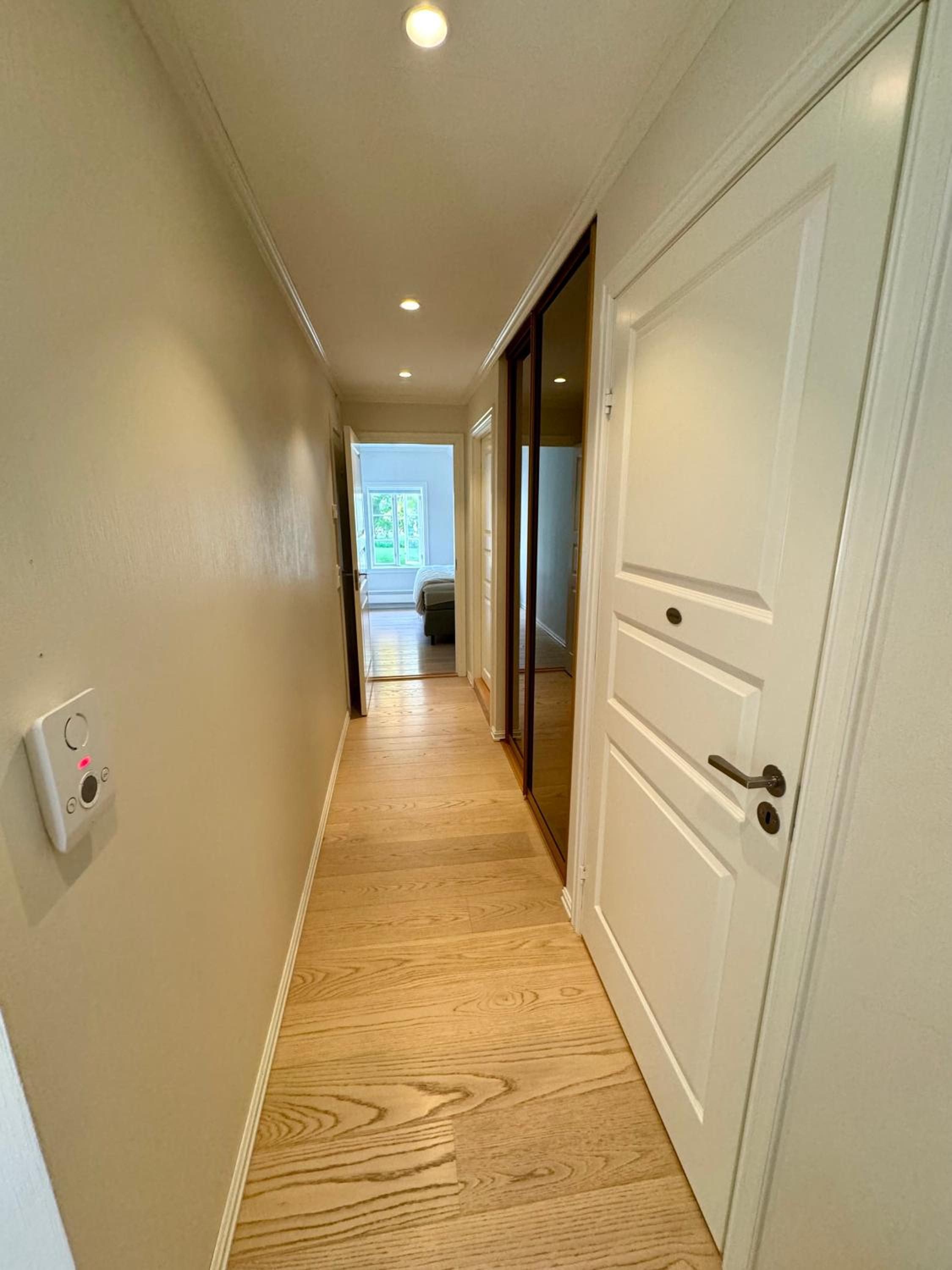 Spacious apartment right by the city centre view 4