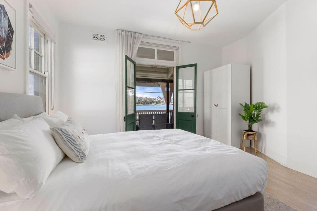 Vacation Home w Private Rooftop and Harbour View