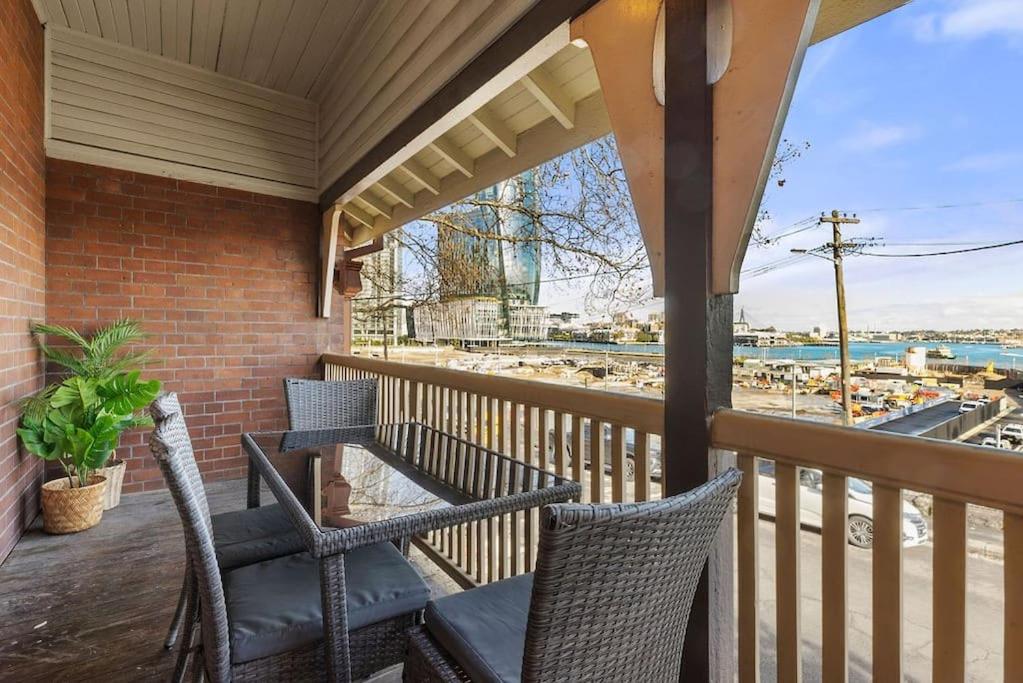 Vacation Home w Private Rooftop and Harbour View