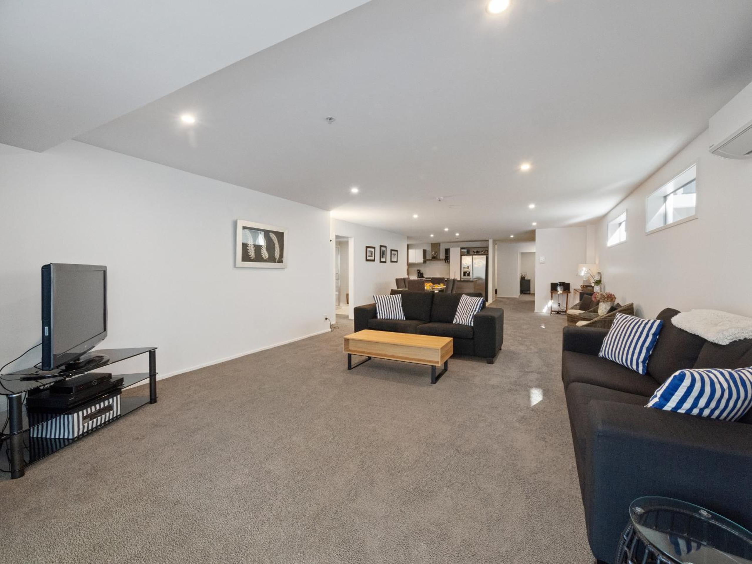 Spacious Cayman Mount Maunganui Apartment