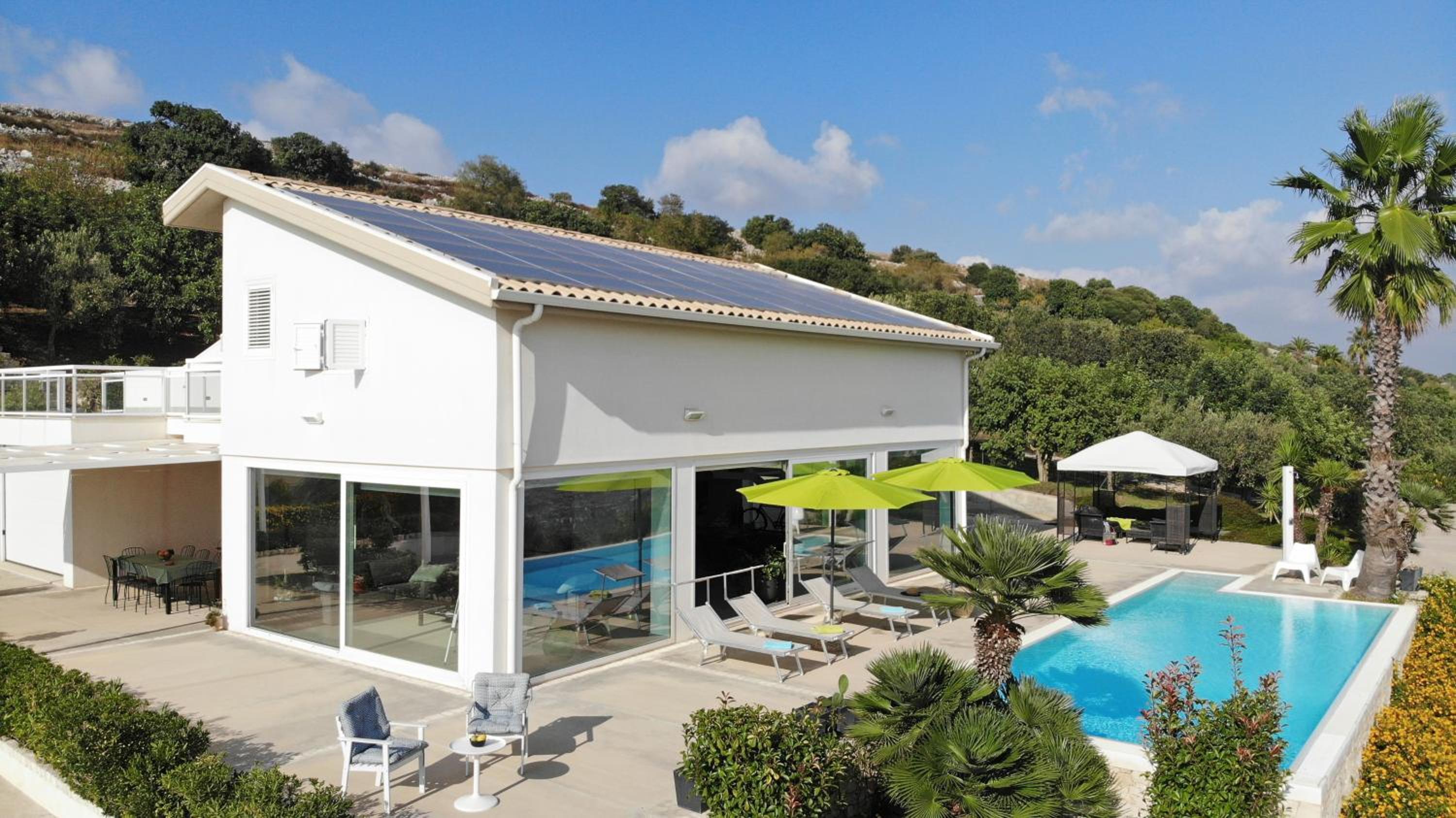 Villa Nausica, heated pool, Padel court, view on the sea, wifi free perfect for big group photo 2