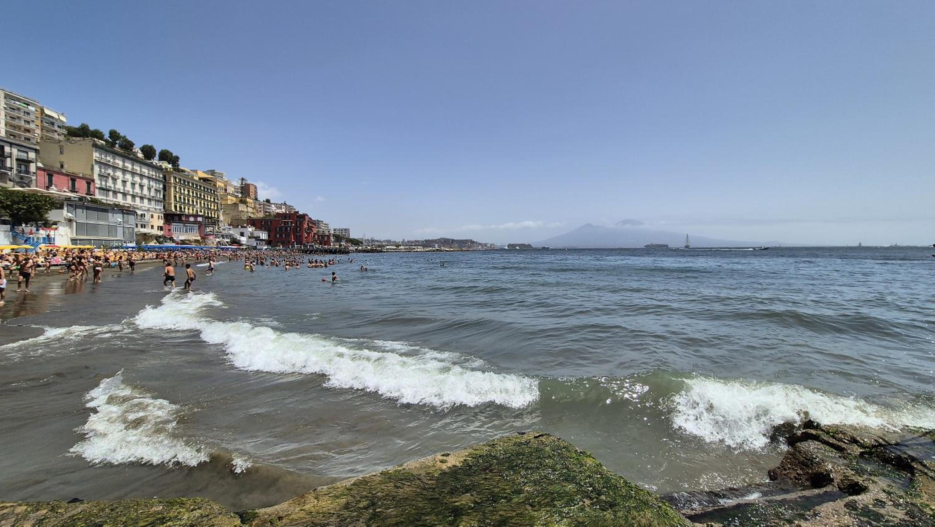 Donn'Anna - appartamento sul mare by Italianhost