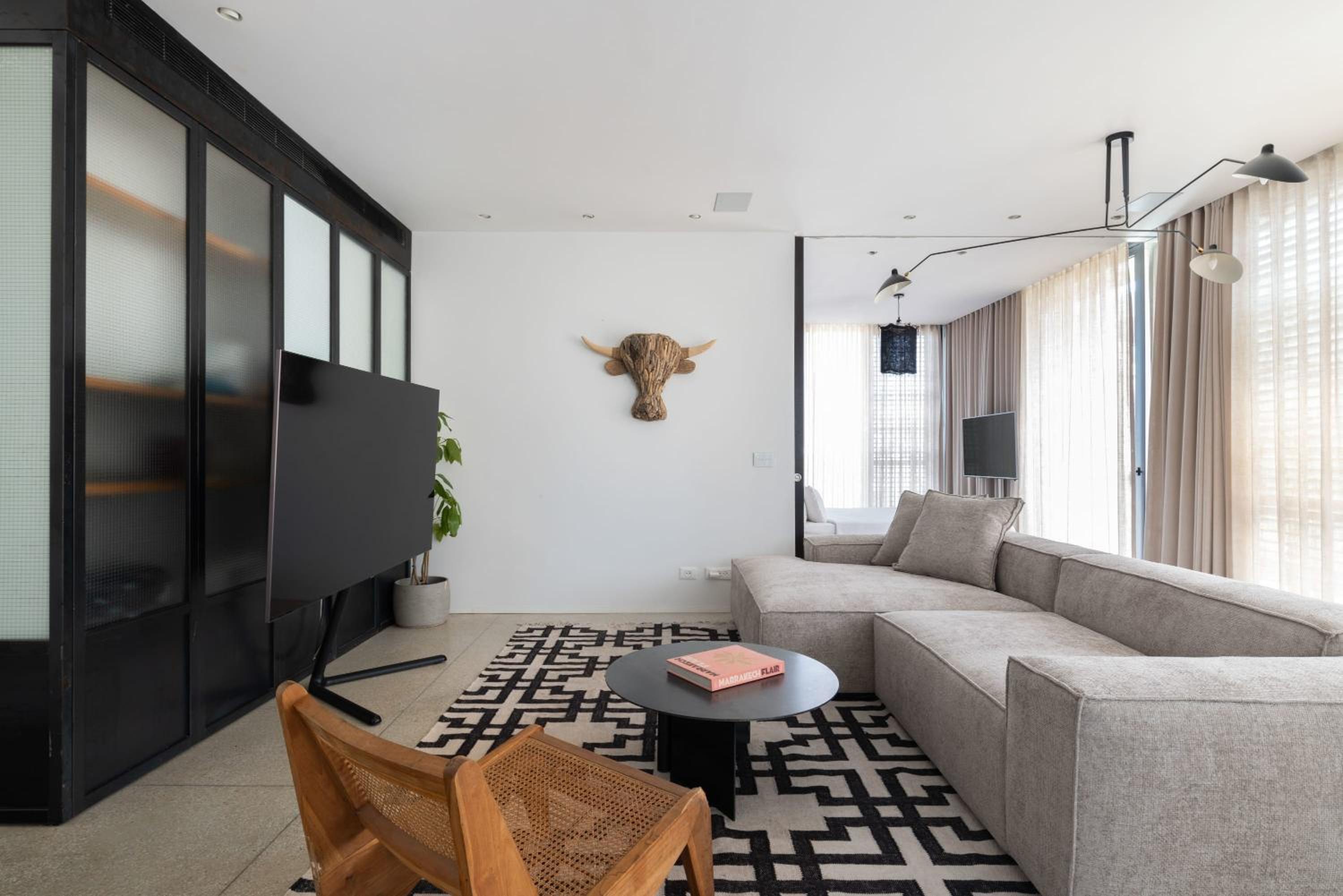High Living Penthouse with Rooftop Pool view 4