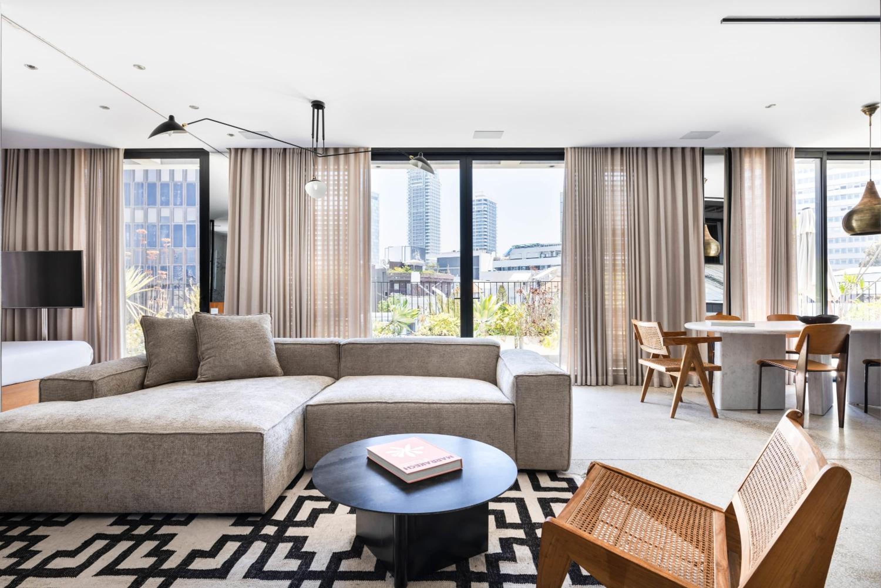 High Living Penthouse with Rooftop Pool view 2