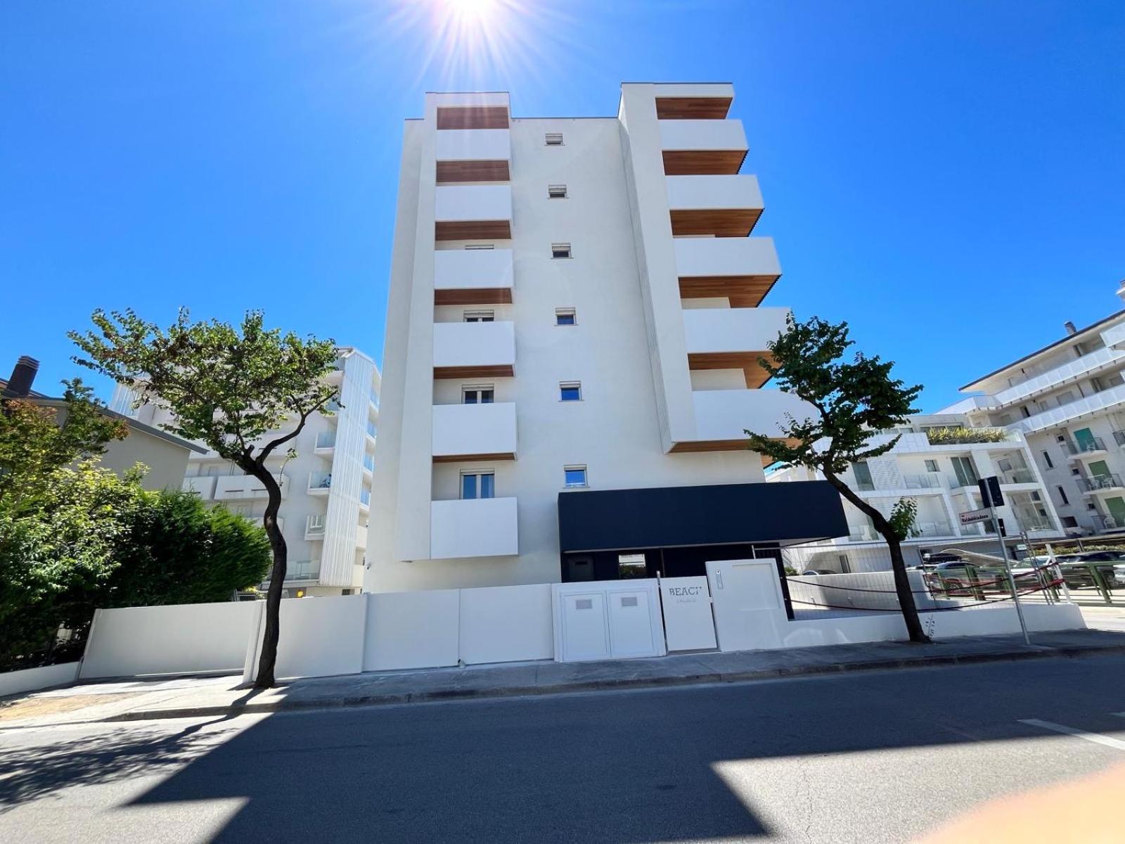 Beach Palace with small swimming pool, private beach, parking