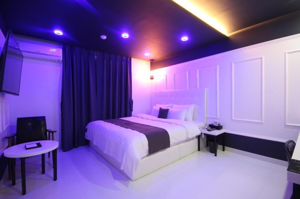 Gray Hotel