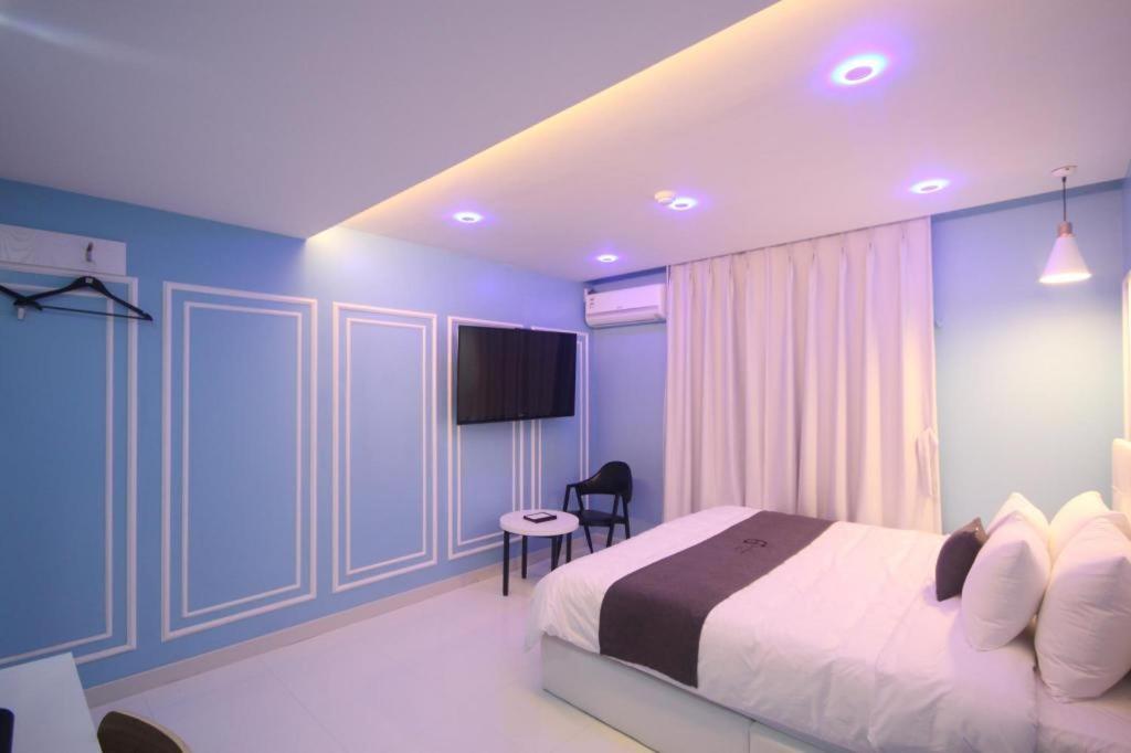 Gray Hotel