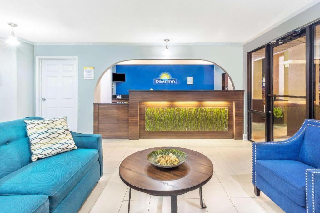 Days Inn by Wyndham Rayville view 3