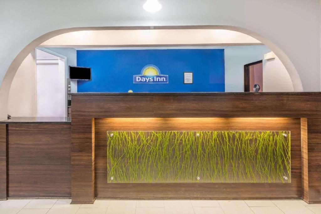 Days Inn by Wyndham Rayville view 4