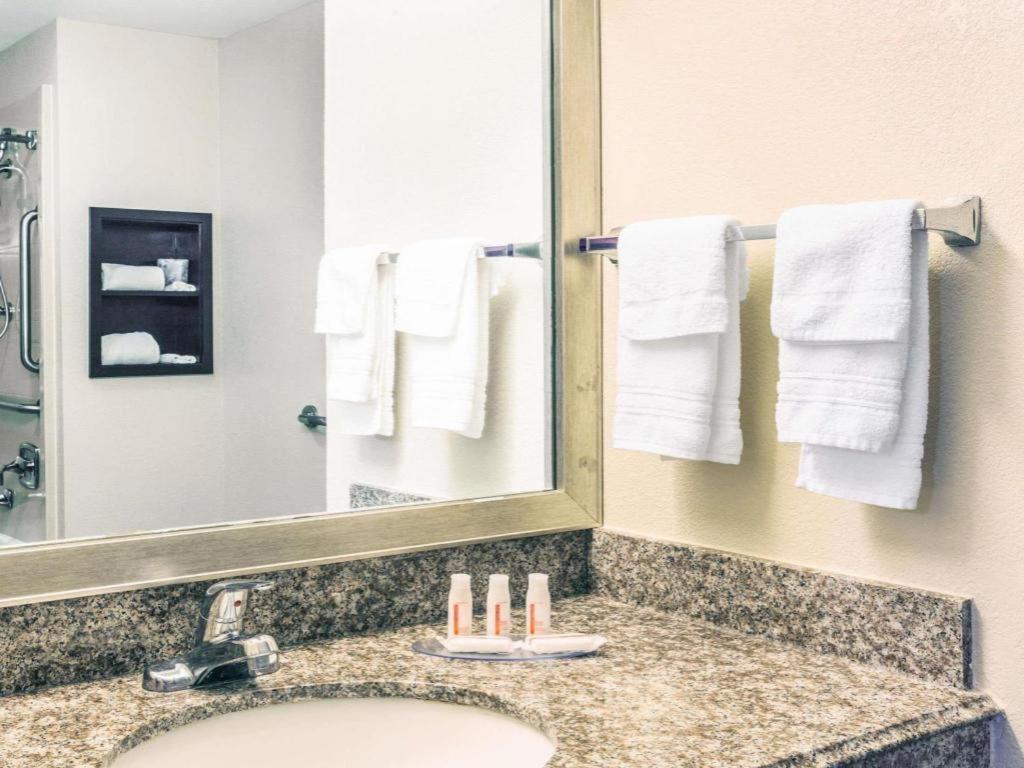Days Inn by Wyndham Rayville view 5