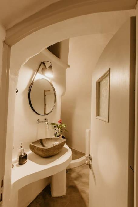 EvnOikon I- Jacuzzi Cave House in Fira photo 4