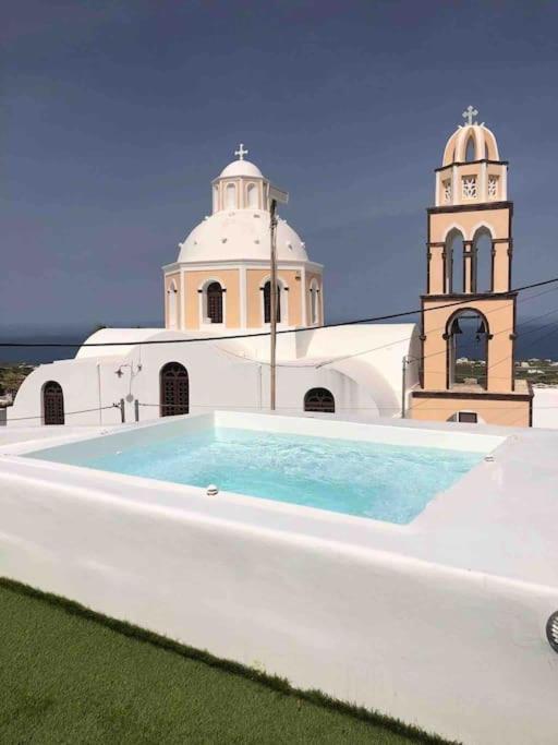 EvnOikon I- Jacuzzi Cave House in Fira