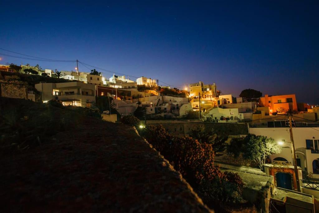 EvnOikon I- Jacuzzi Cave House in Fira