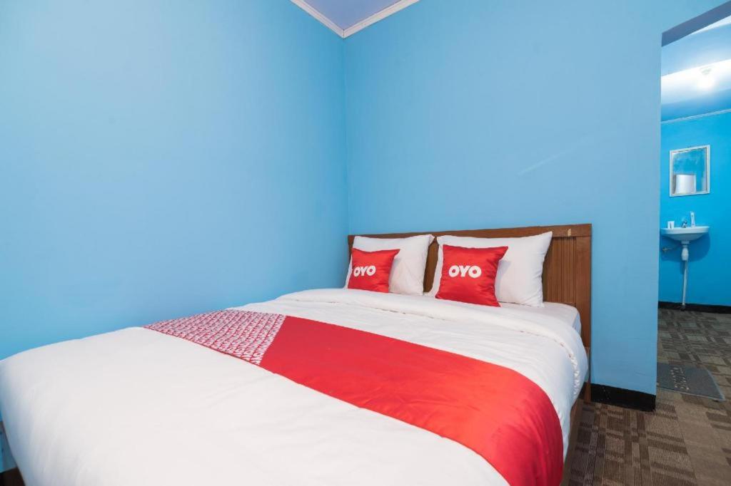OYO 1852 Intan Bromo Homestay view 3