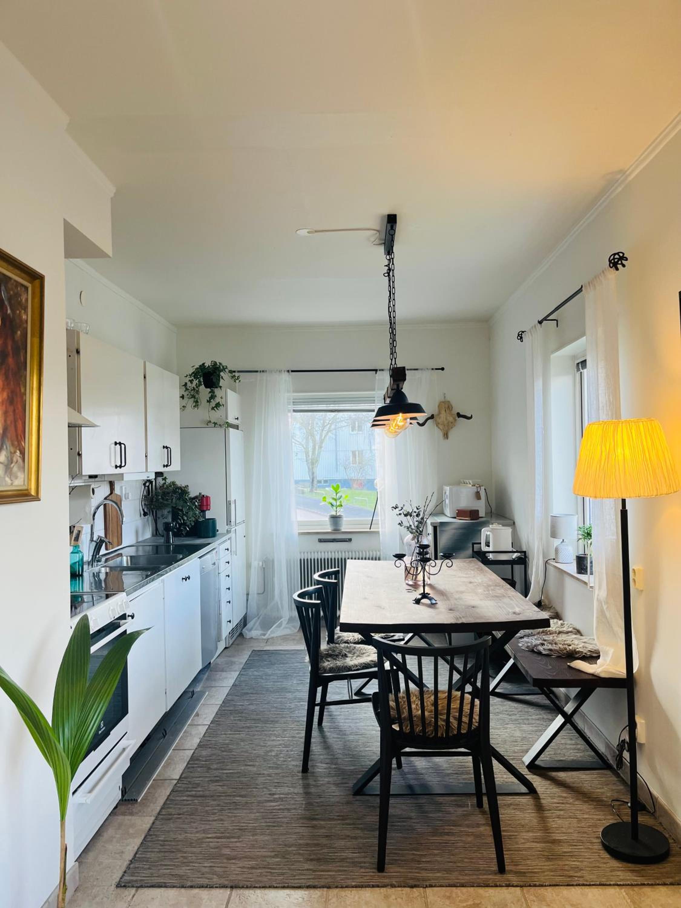 2 Bedroom Family Apartment with Balcony Free Parking HaHa Guesthouse view 5