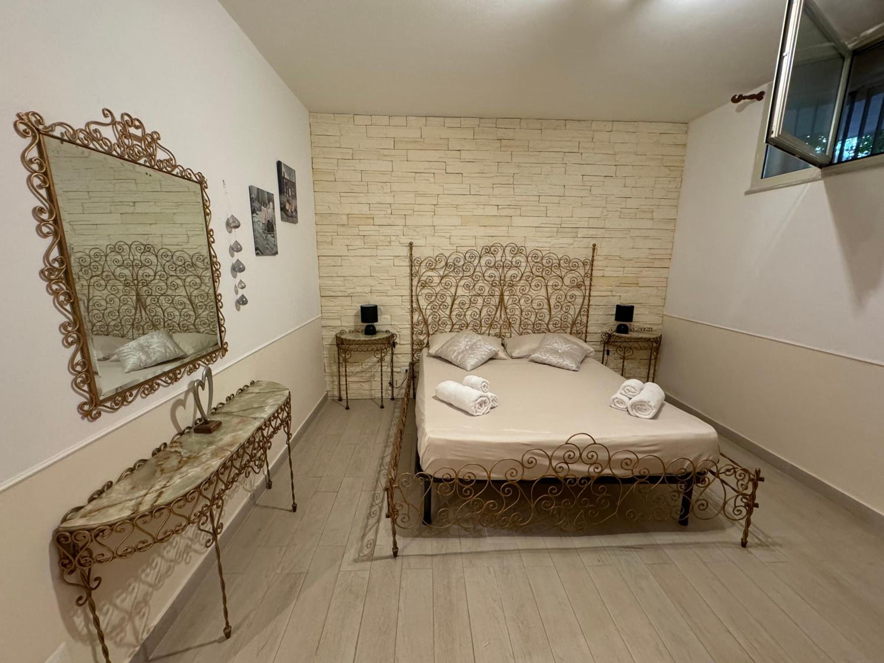 Mondello Telemaco Beach en Palermo — bedroom