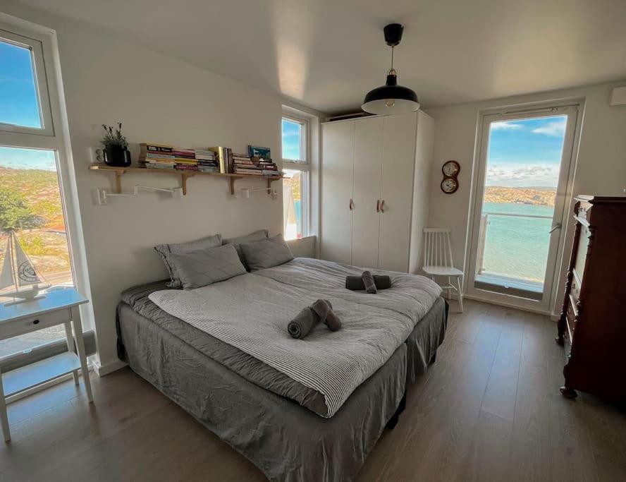 Seaside House for 6 with Panoramic Ocean Views and Sauna near Gothenburg