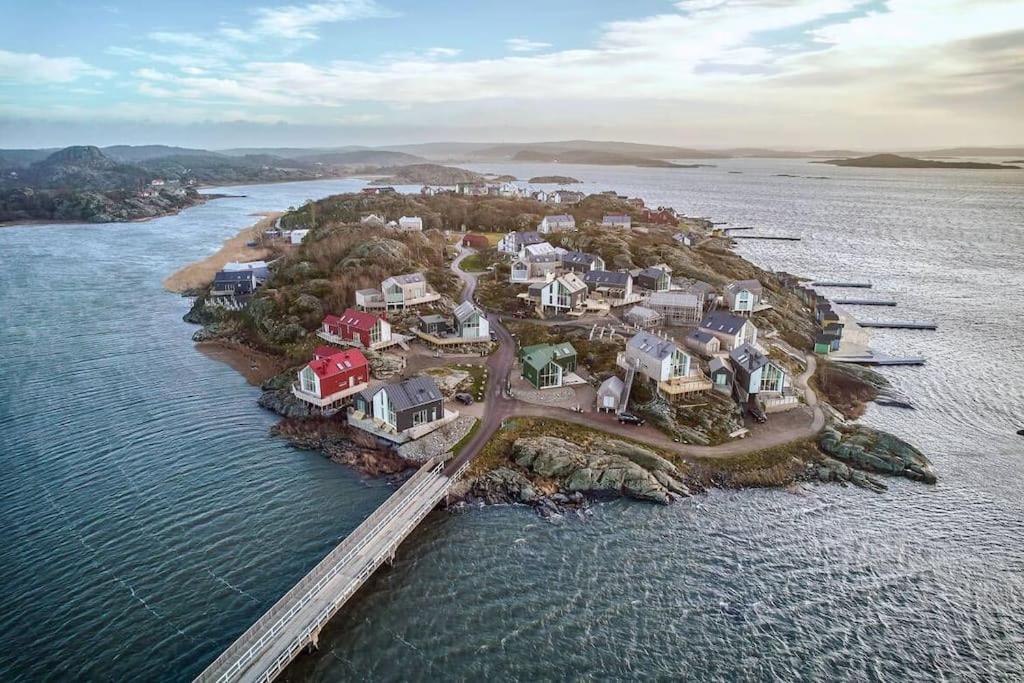 Seaside House for 6 with Panoramic Ocean Views and Sauna near Gothenburg