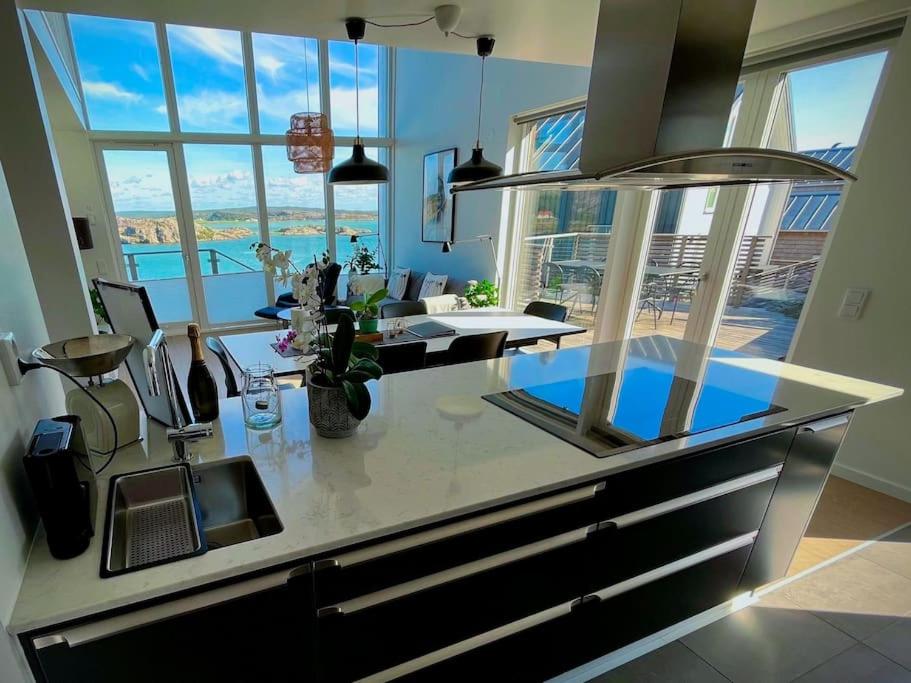 Seaside House for 6 with Panoramic Ocean Views and Sauna near Gothenburg