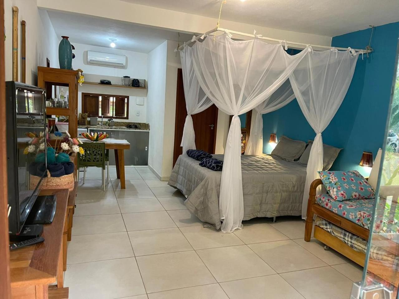 Loft próximo a Praia do Forte com piscina