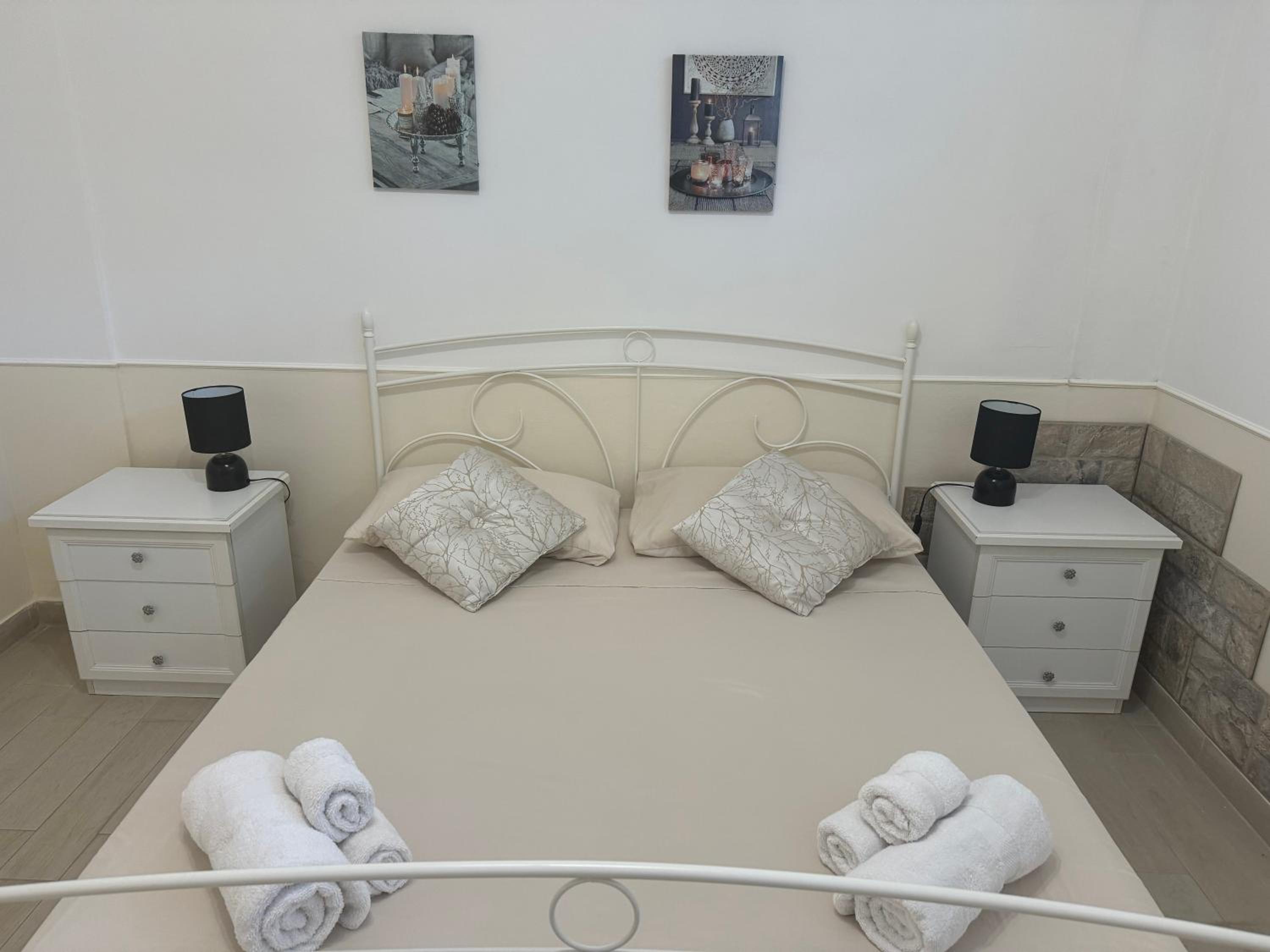 Mondello Telemaco Beach en Palermo — bedroom
