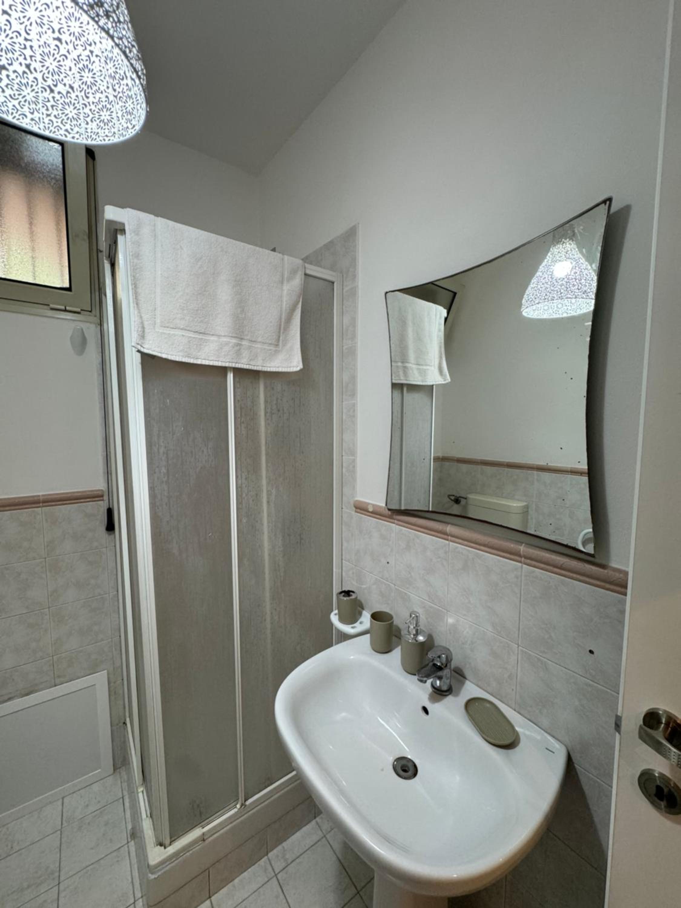 Mondello Telemaco Beach en Palermo — bathroom