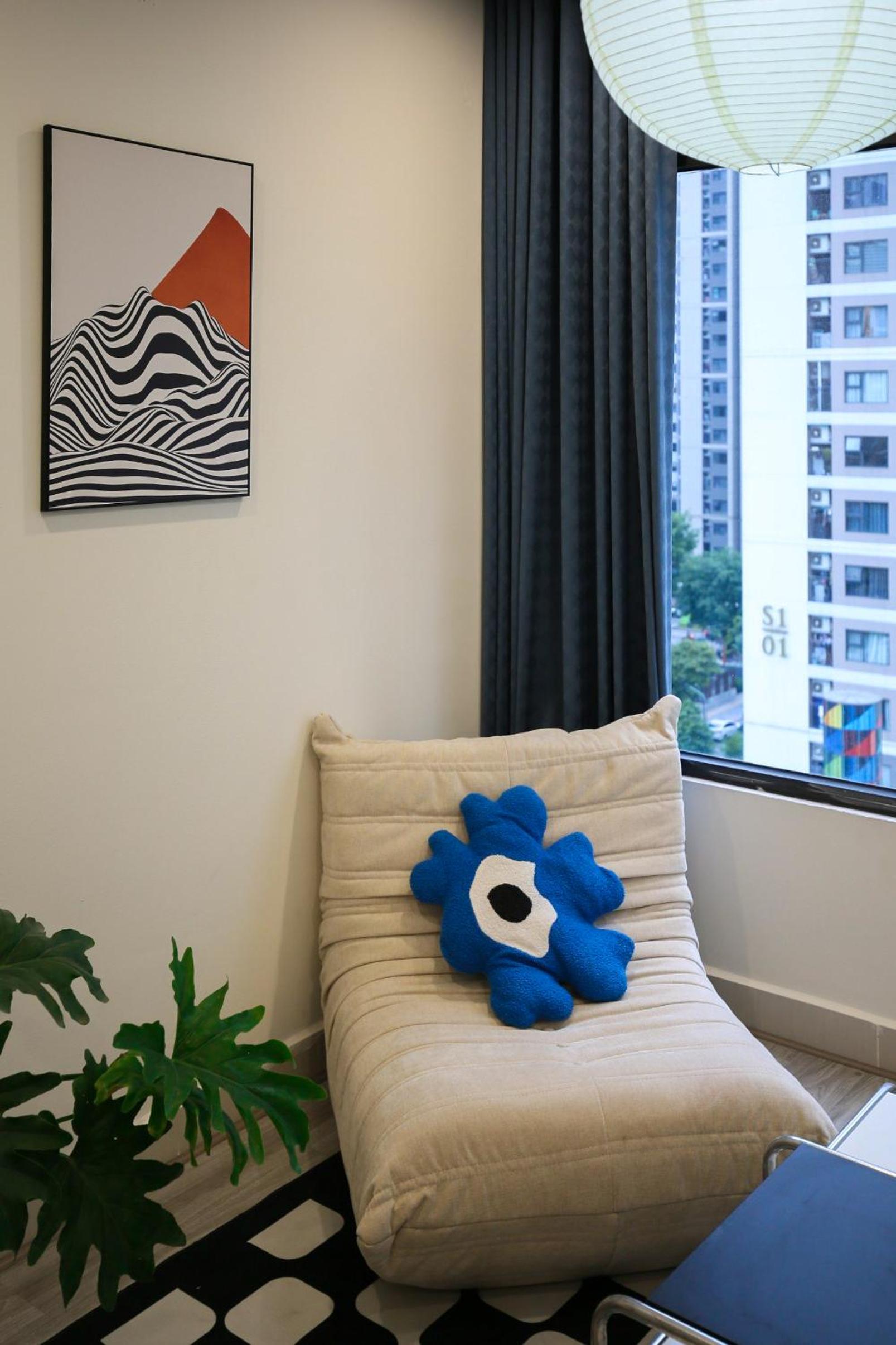 1BR Vinhomes Apt Balcony! Bauhaus Style Cozy House view 2