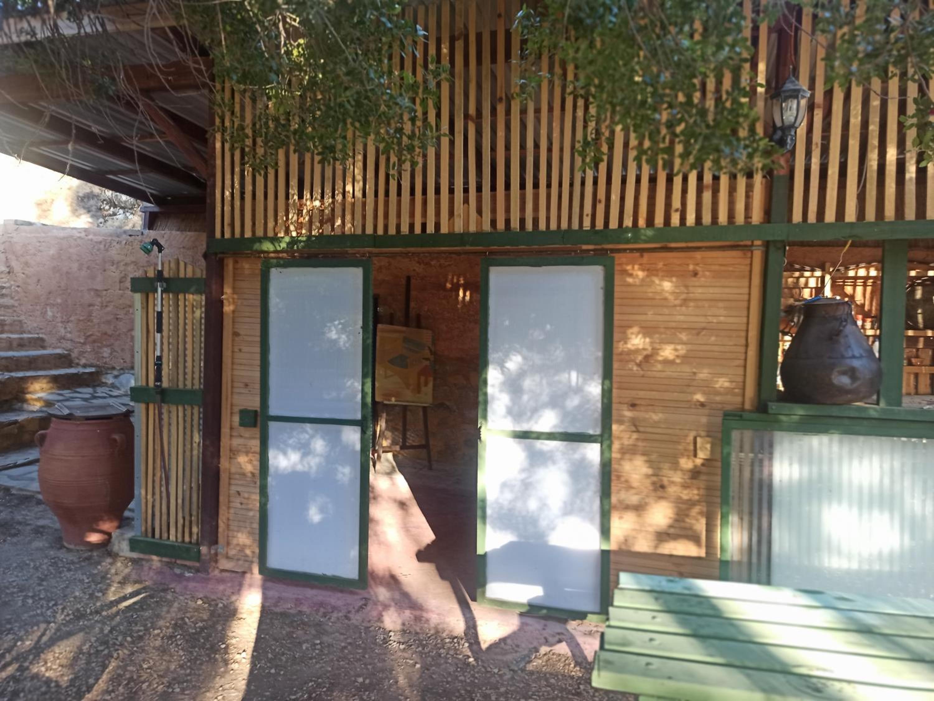 Akros Oreon, Omalos Studio