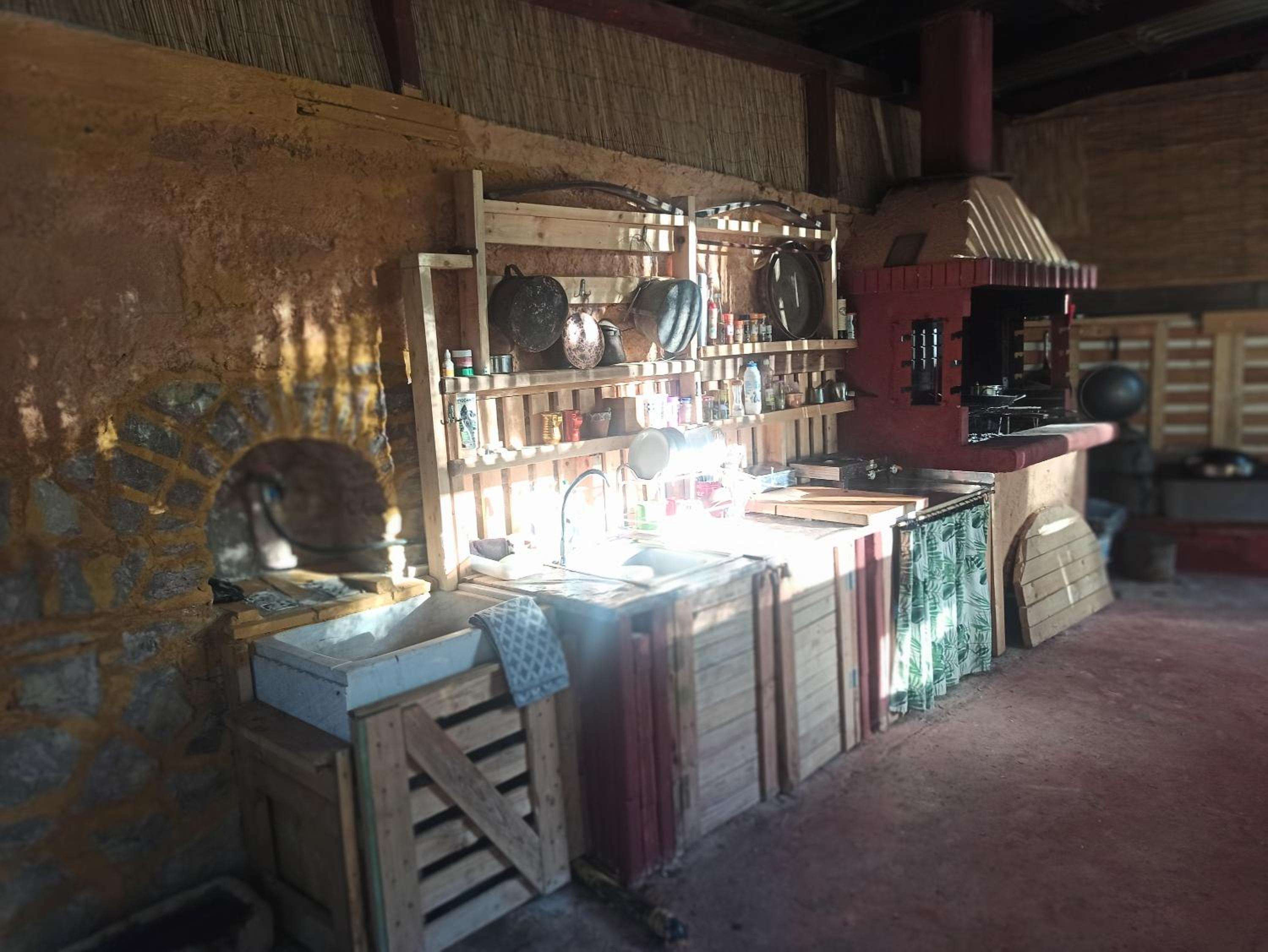 Akros Oreon, Omalos Studio