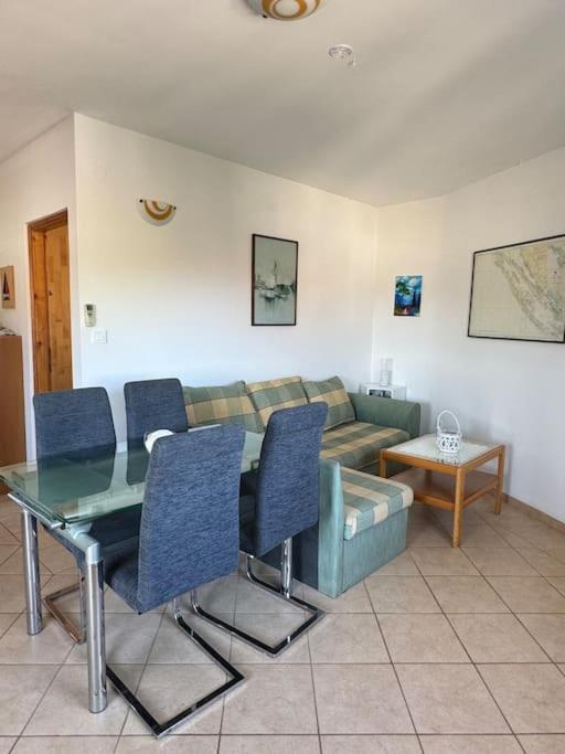 Charmy Sunny Apartment view 4