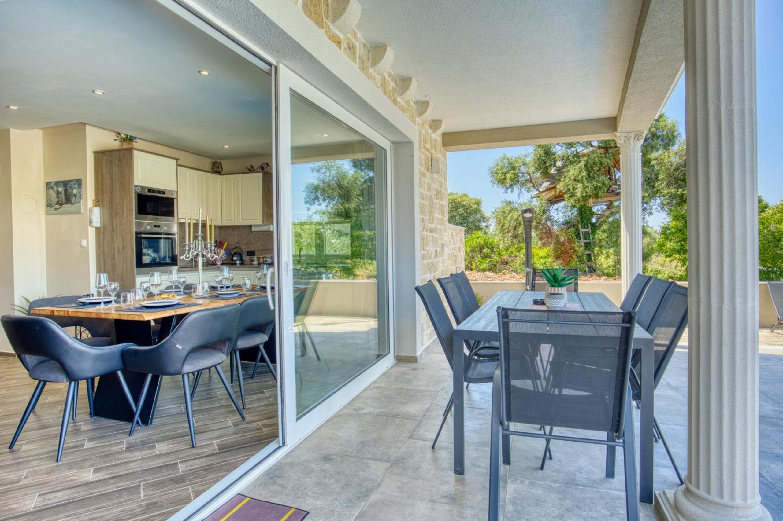 Holiday Home Solea with pool view 4