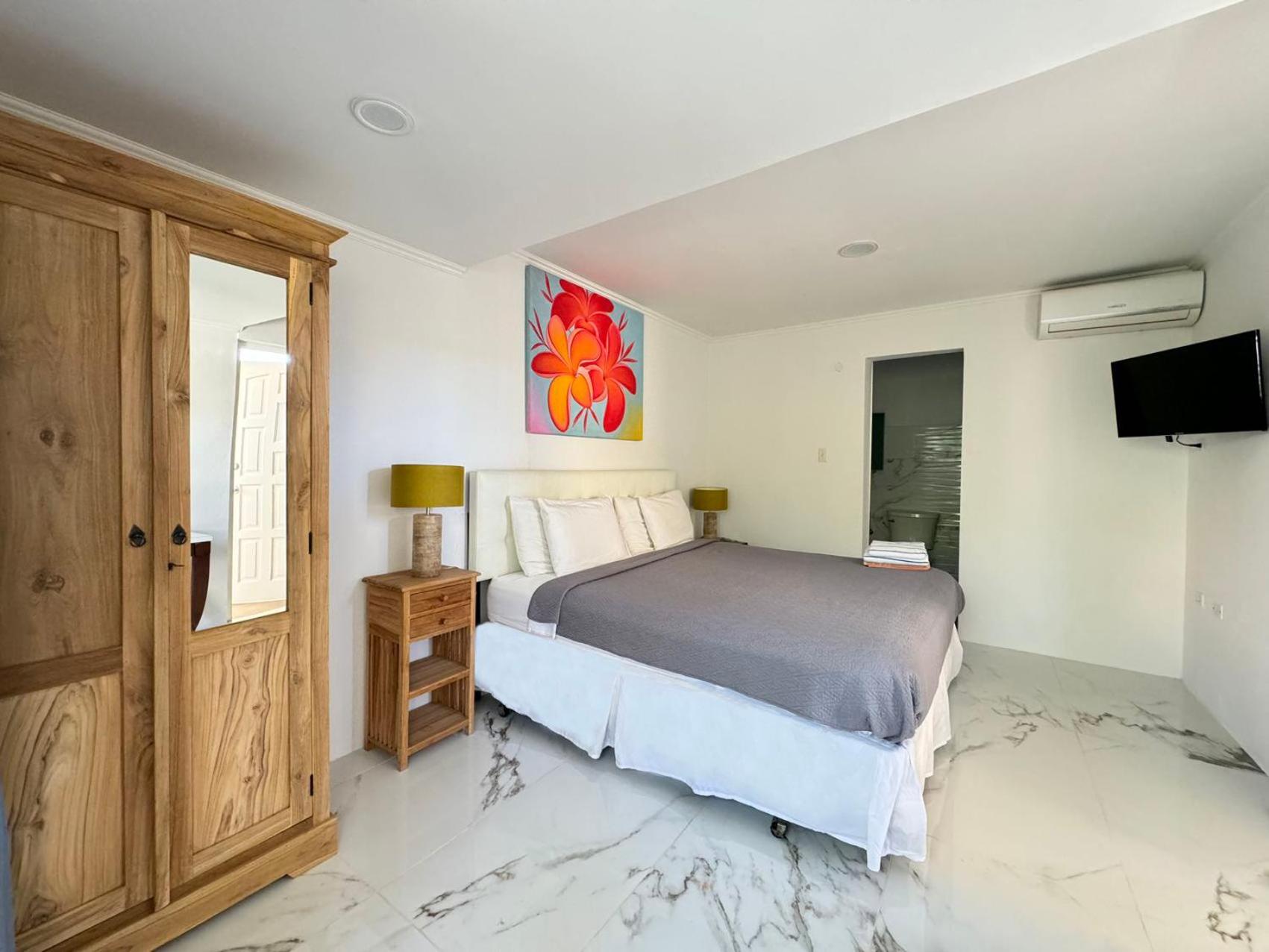 Casalina Garden 2 blocks to Palm Beach & Kitesurfing school