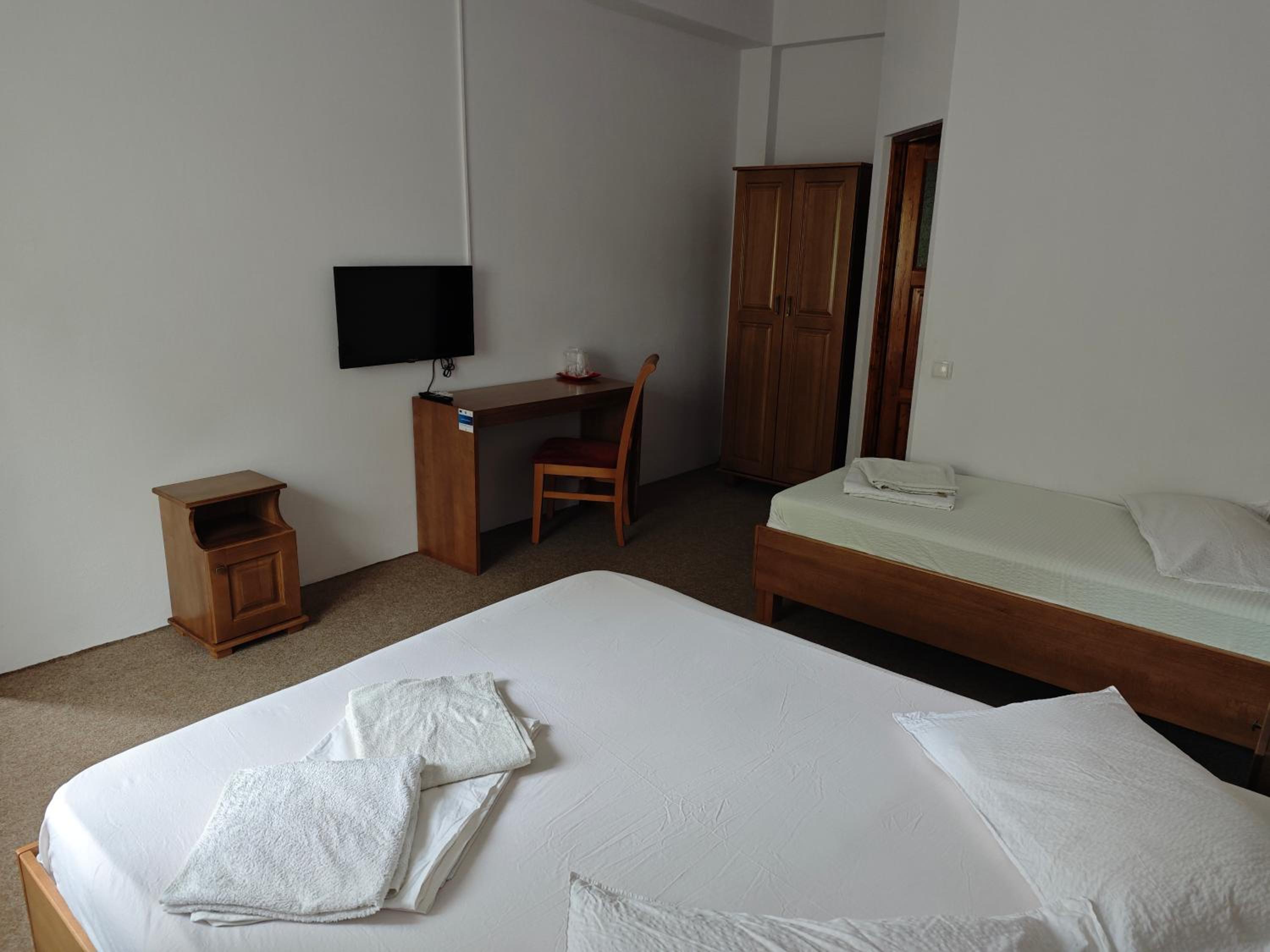 Motel AZUR KM36 view 4