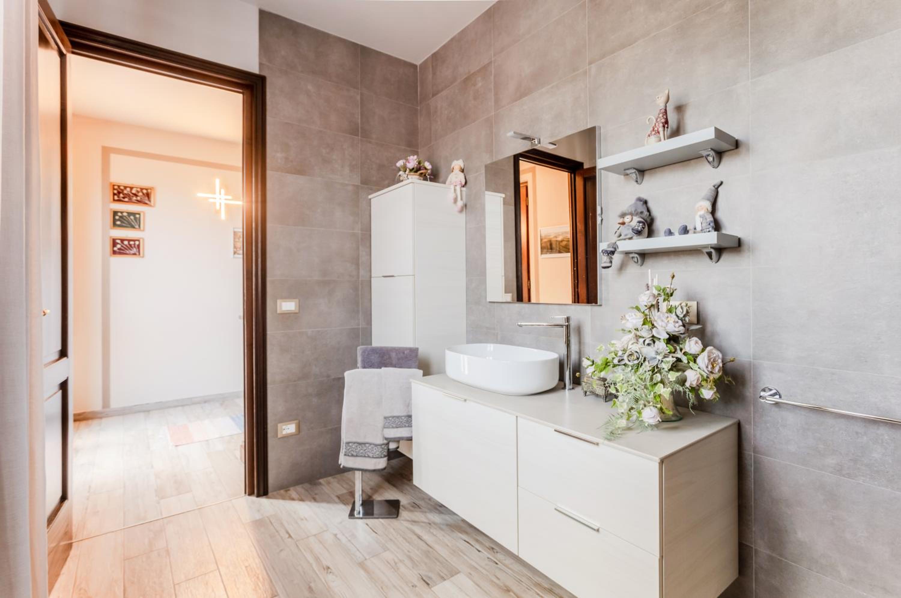GuestHost - Rustic Villetta with Garden, Pool and Parking