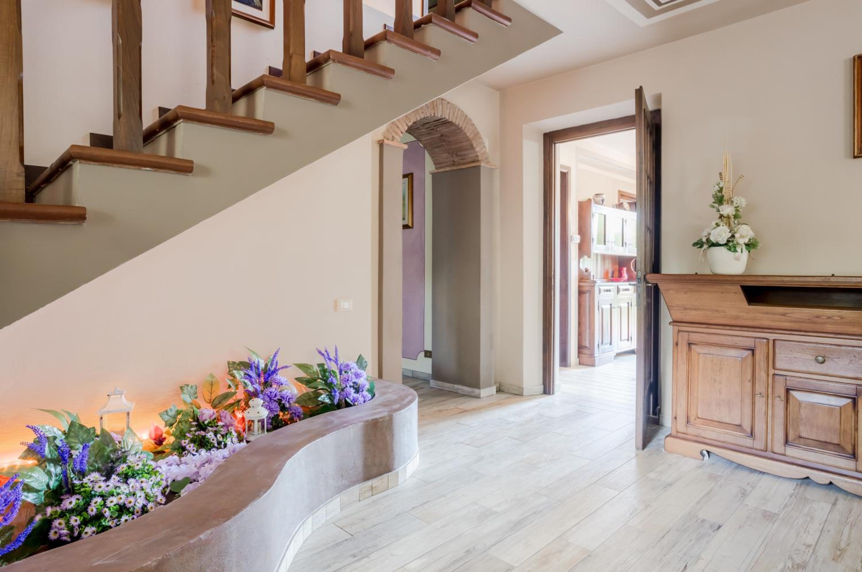GuestHost - Rustic Villetta with Garden, Pool and Parking