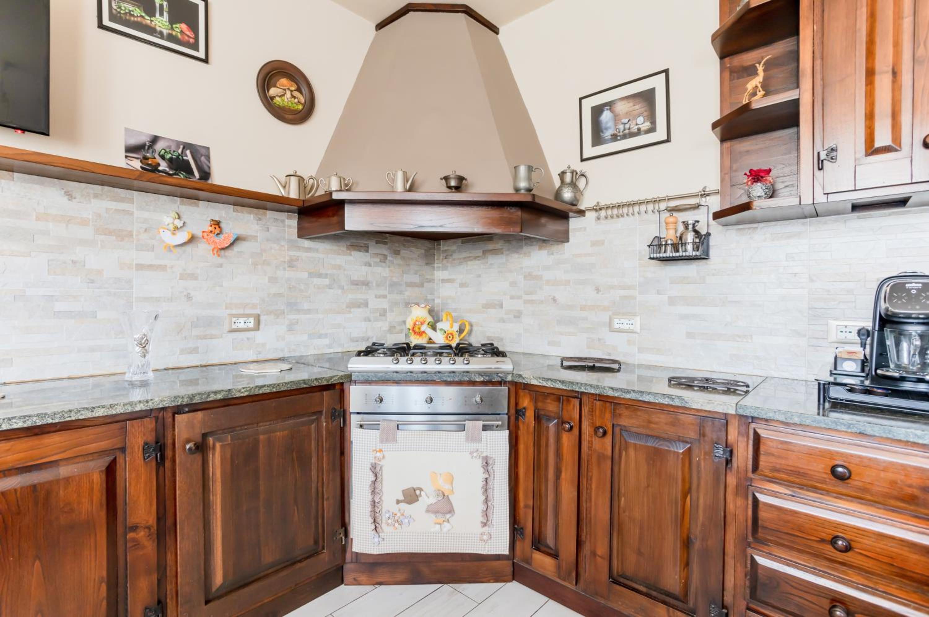 GuestHost - Rustic Villetta with Garden, Pool and Parking