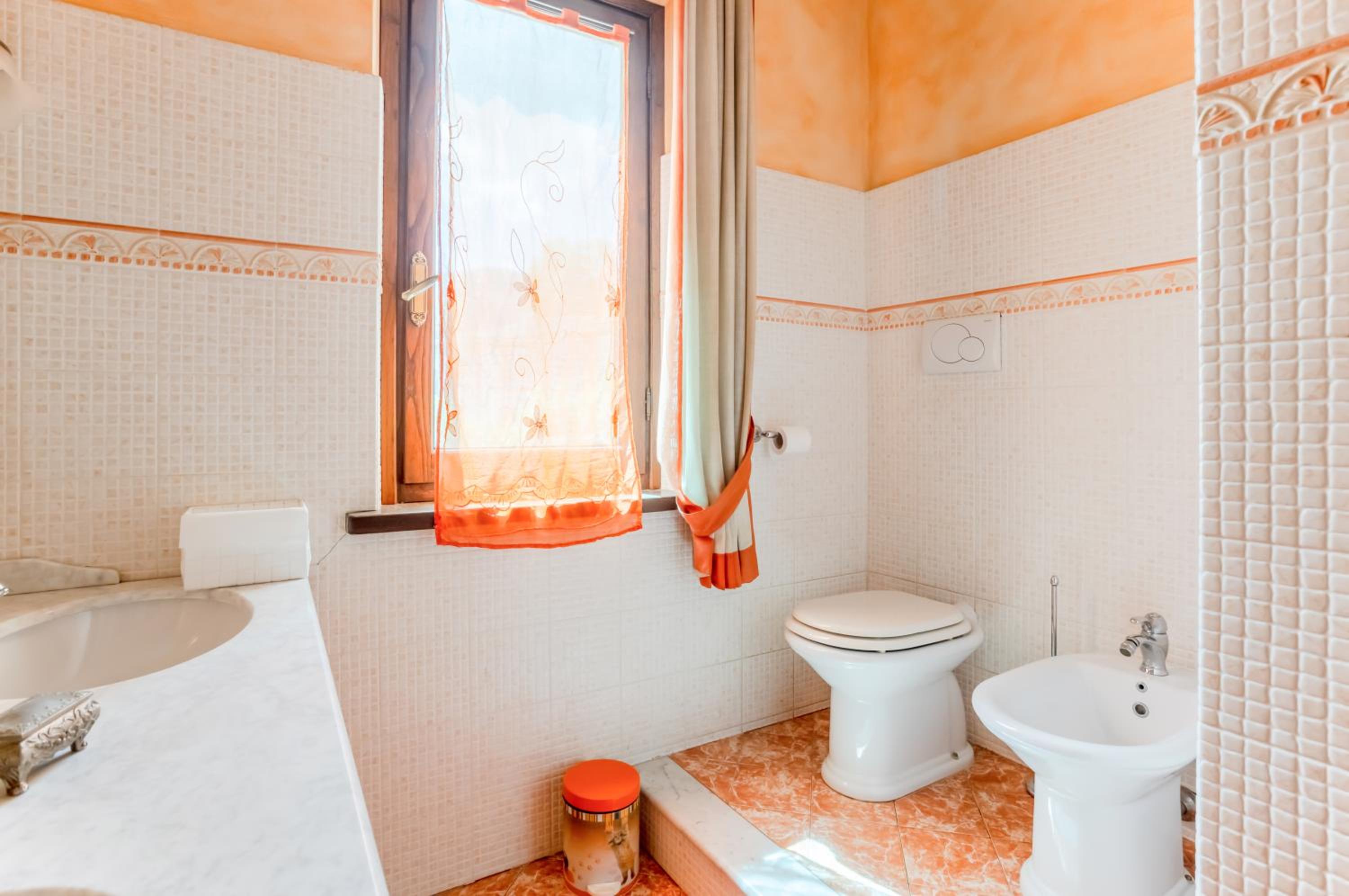 GuestHost - Rustic Villetta with Garden, Pool and Parking
