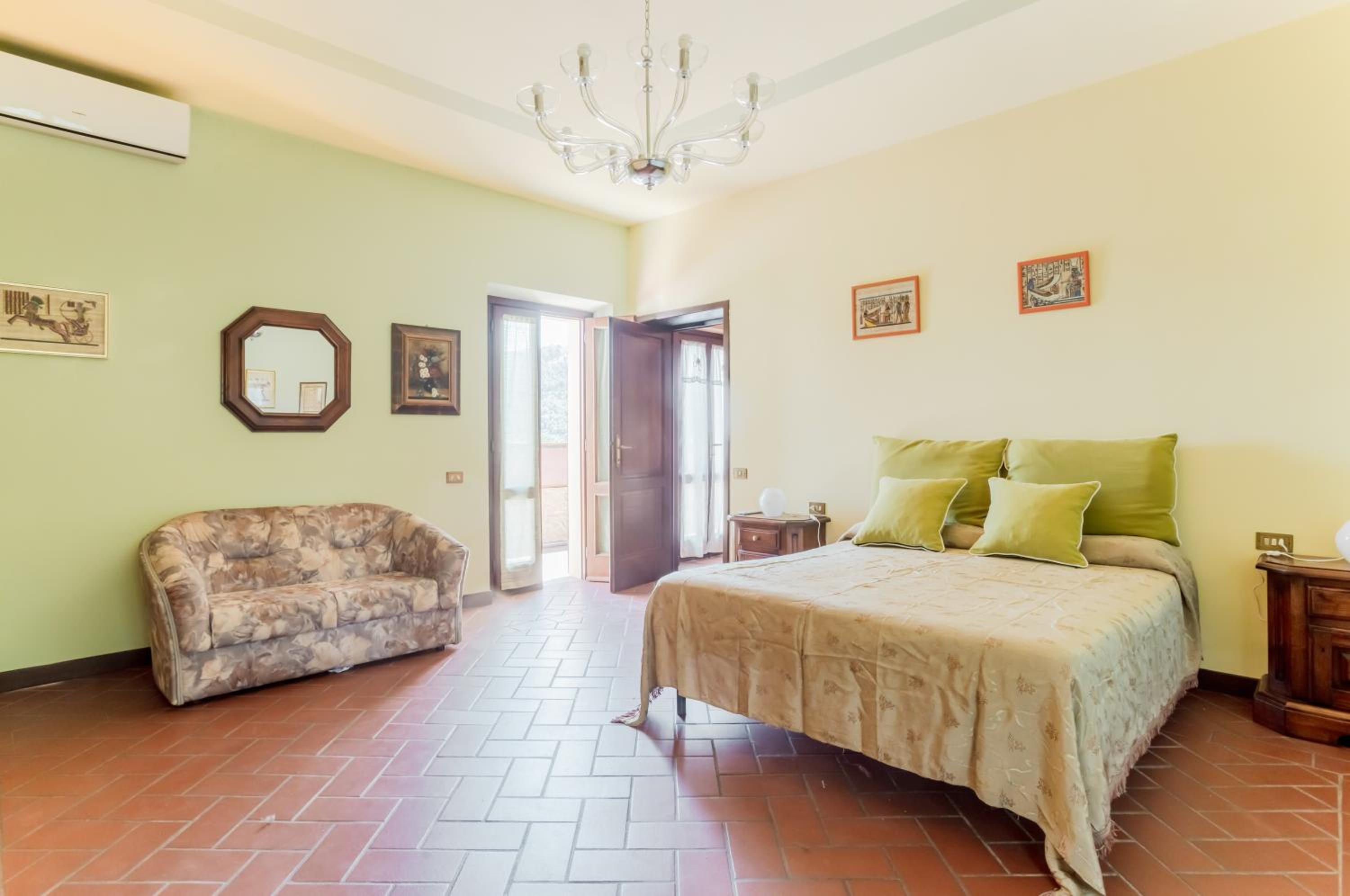 GuestHost - Rustic Villetta with Garden, Pool and Parking