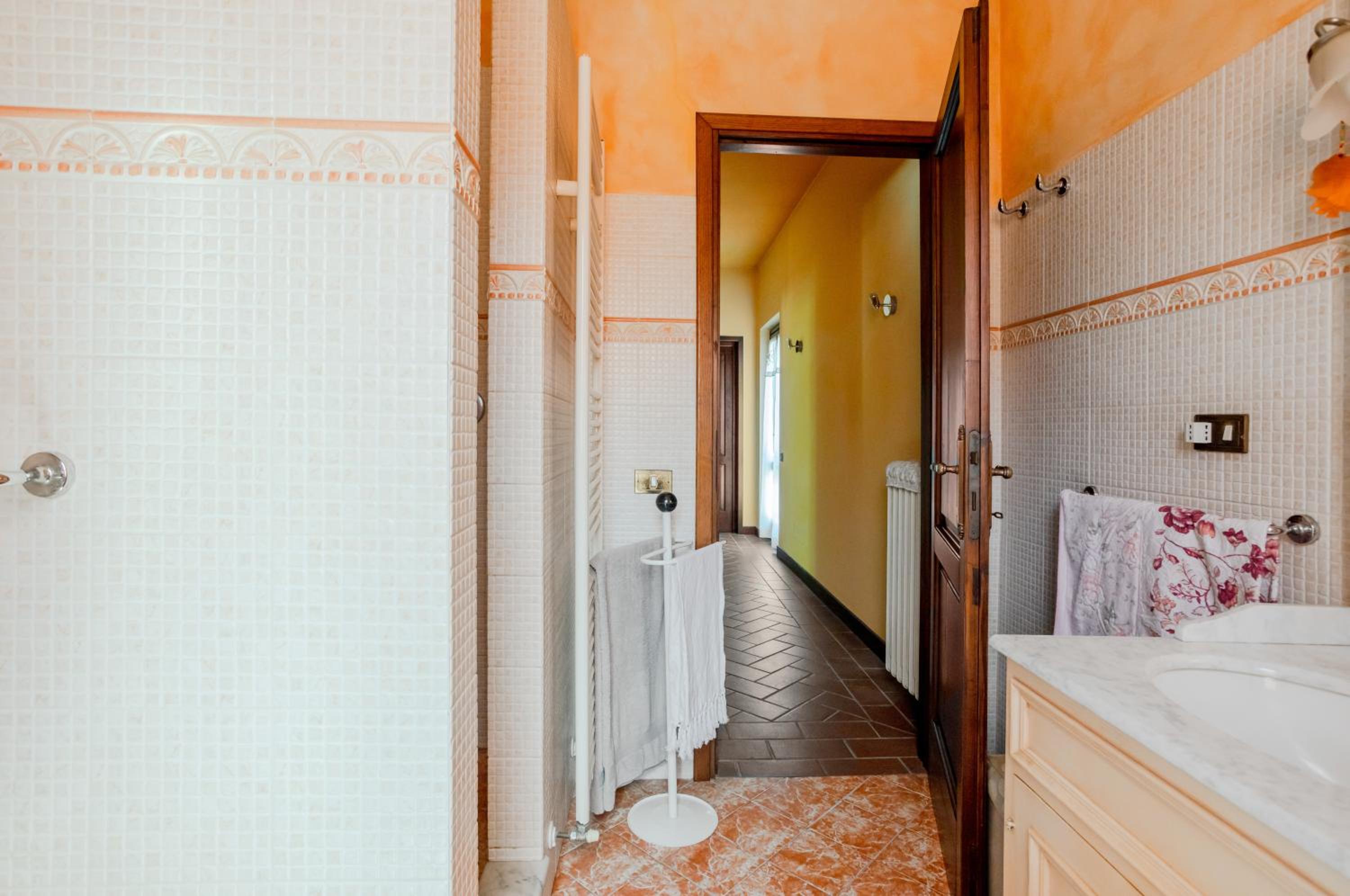 GuestHost - Rustic Villetta with Garden, Pool and Parking