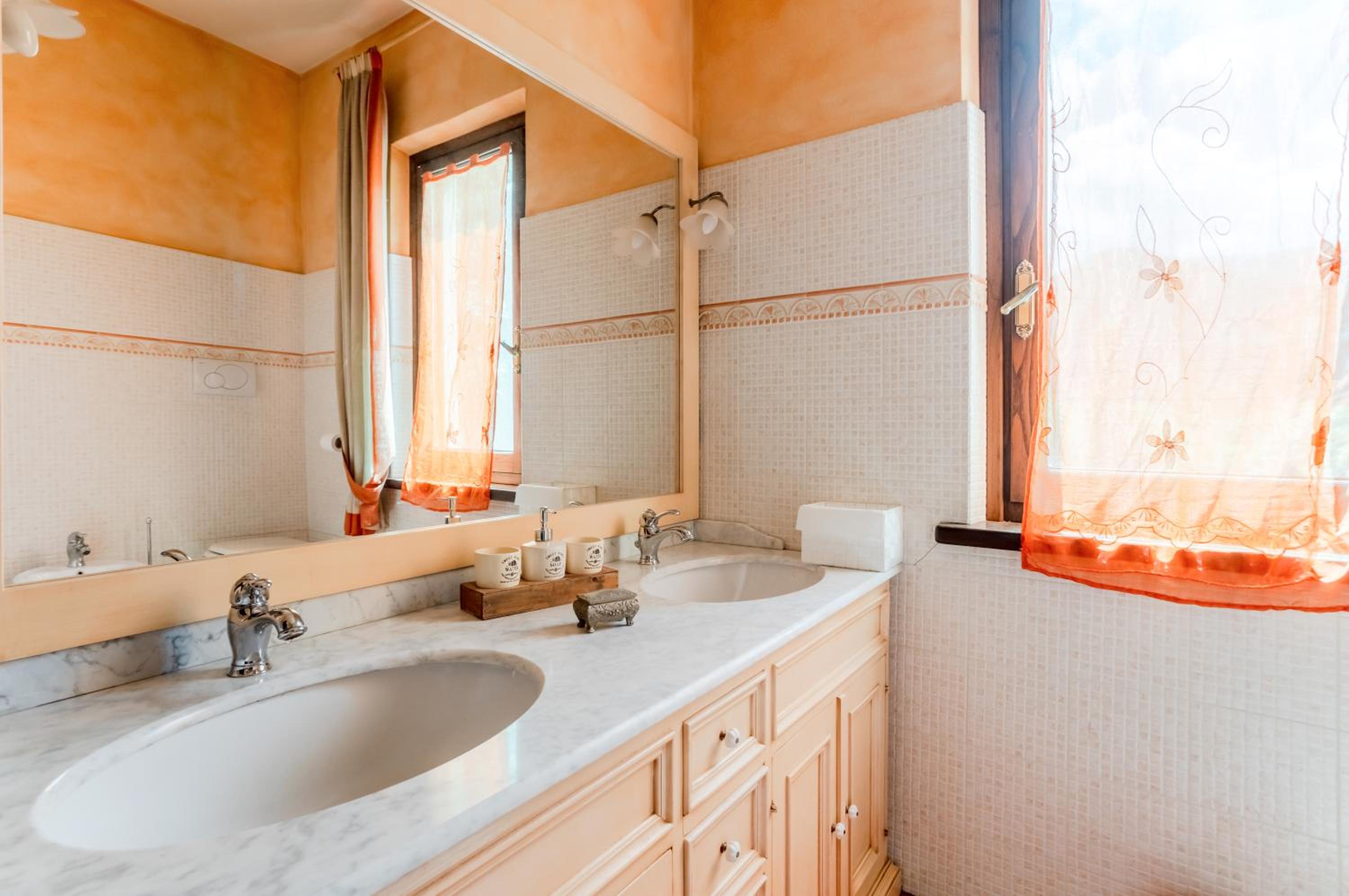 GuestHost - Rustic Villetta with Garden, Pool and Parking