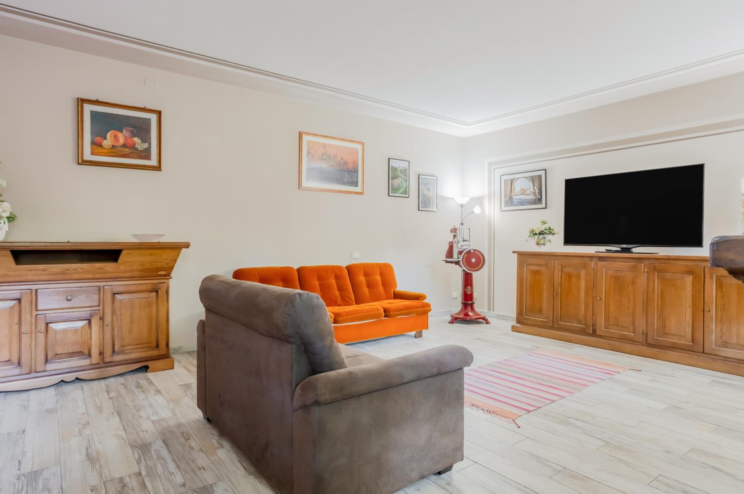 GuestHost - Rustic Villetta with Garden, Pool and Parking