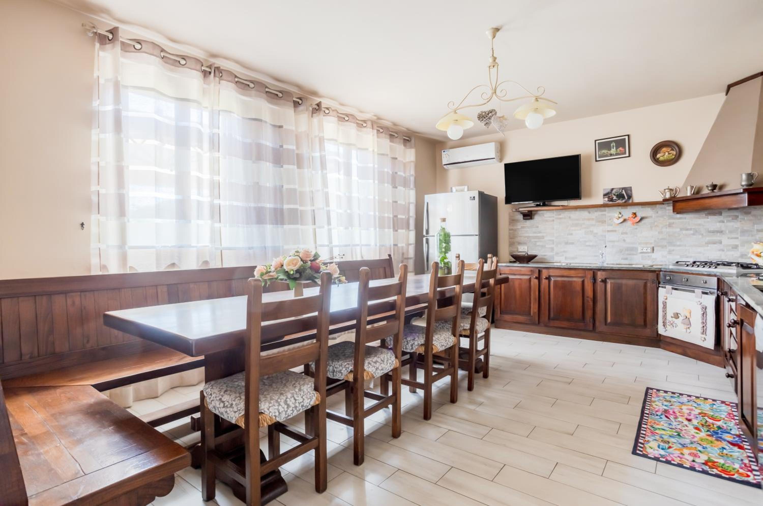 GuestHost - Rustic Villetta with Garden, Pool and Parking