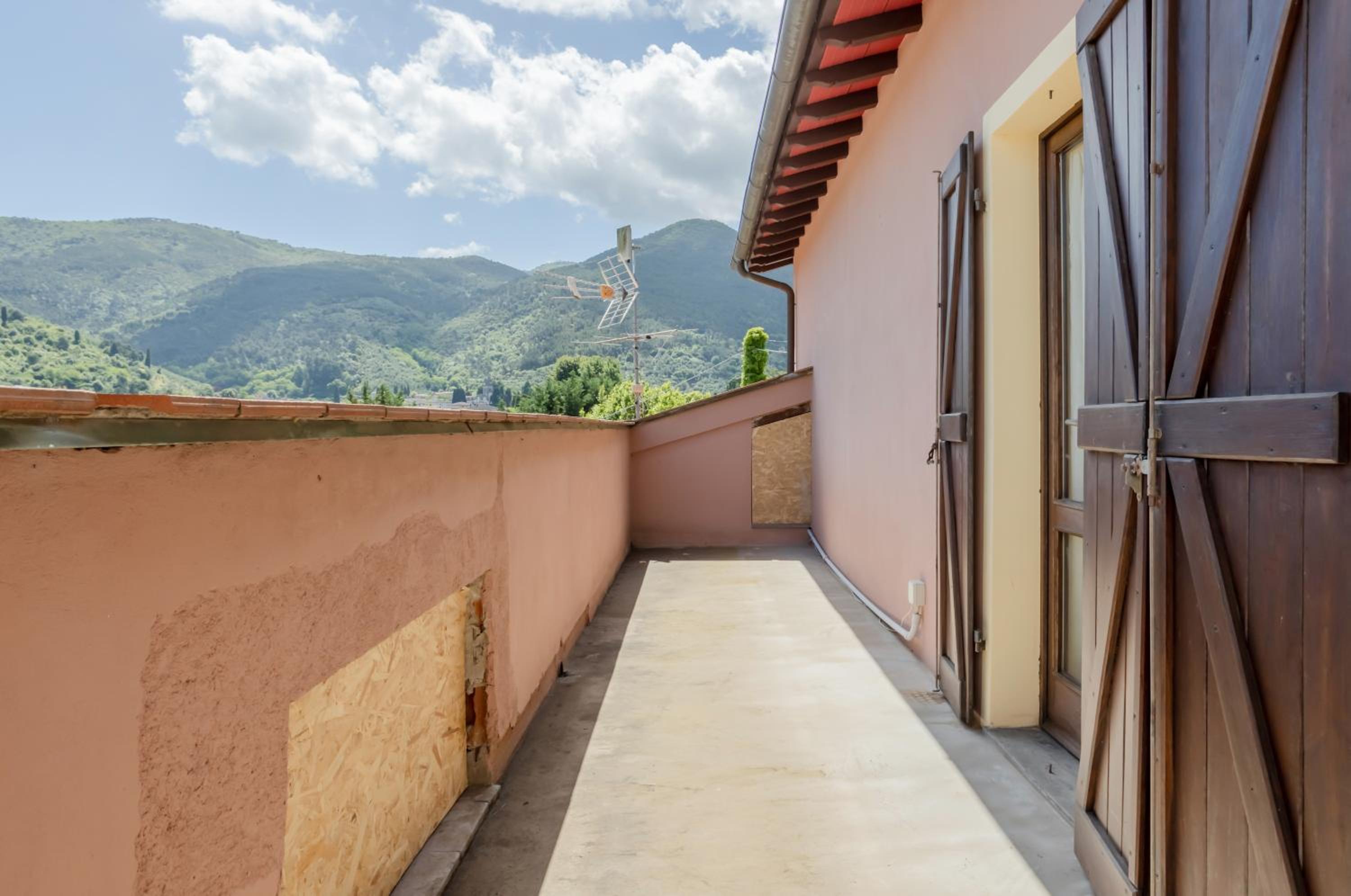 GuestHost - Rustic Villetta with Garden, Pool and Parking