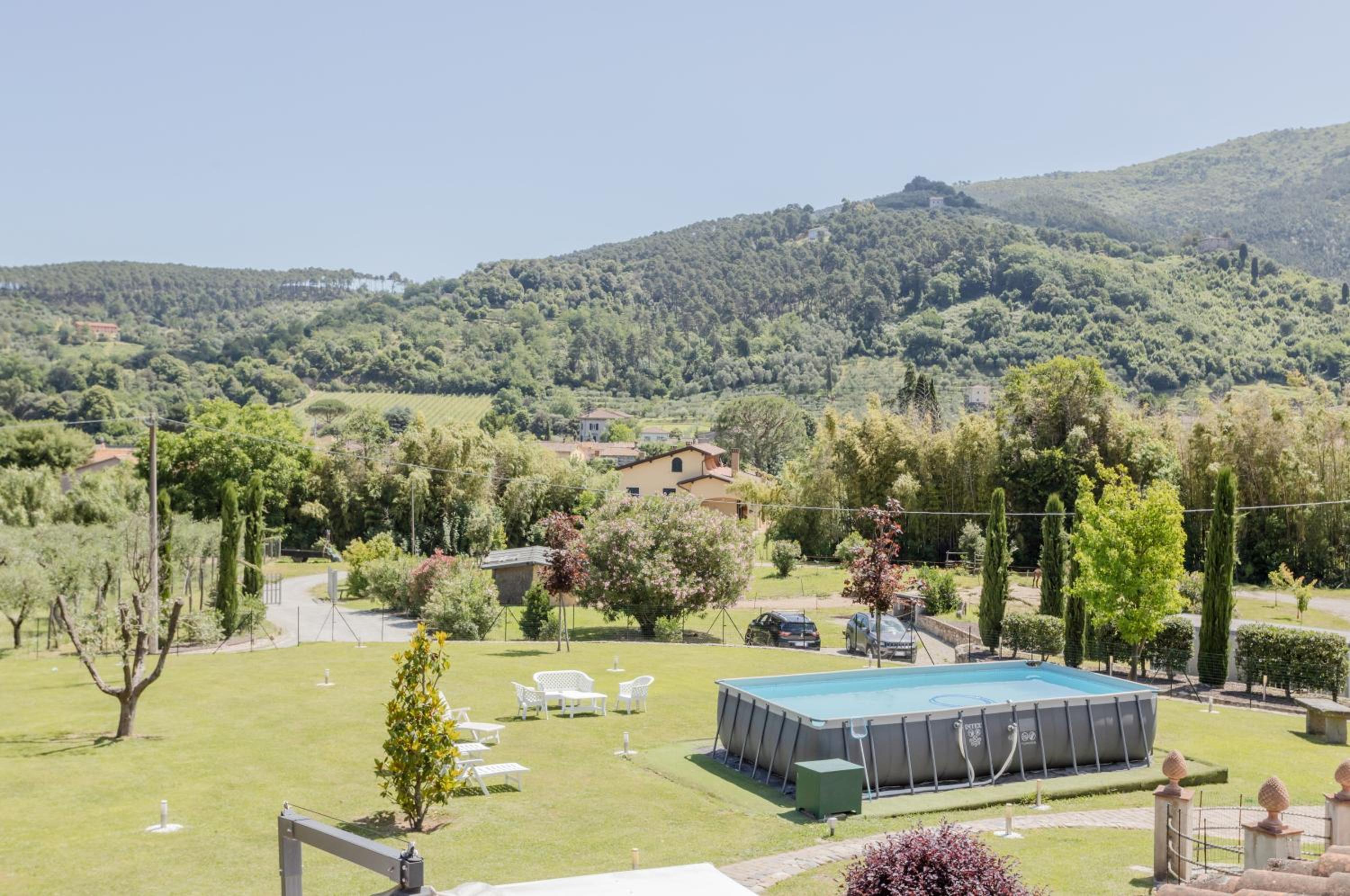 GuestHost - Rustic Villetta with Garden, Pool and Parking