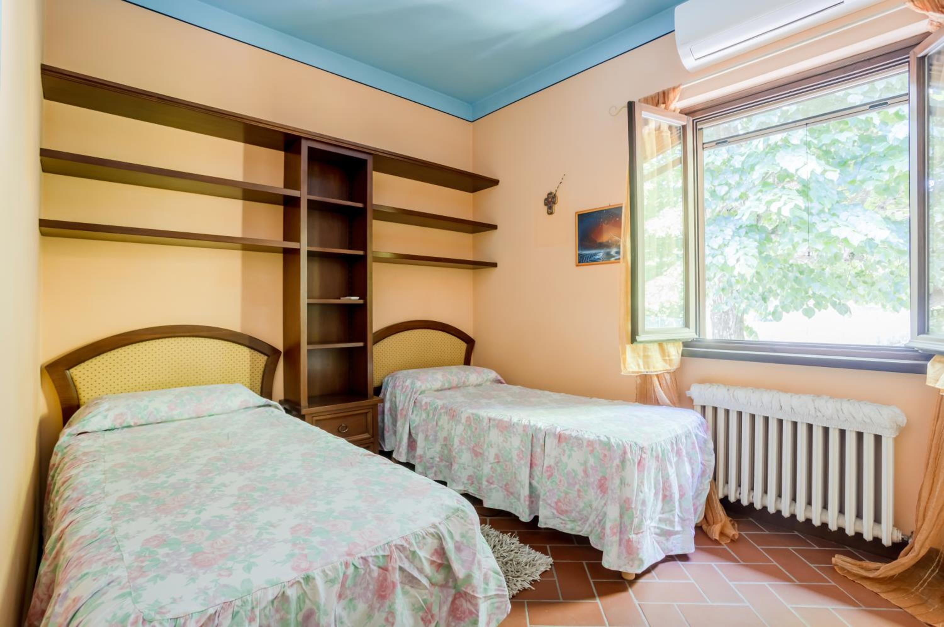 GuestHost - Rustic Villetta with Garden, Pool and Parking