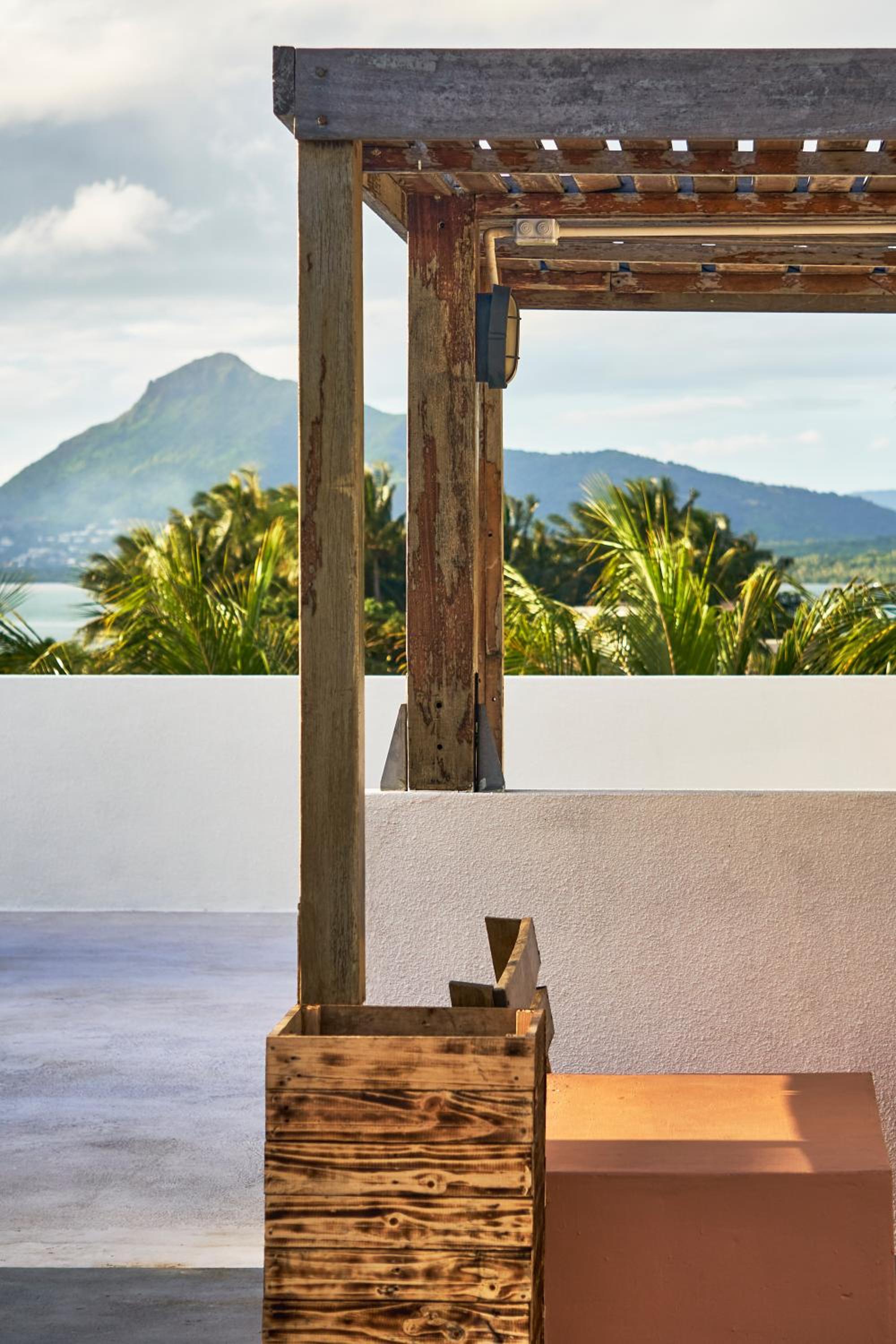 LouKaz -Entire Rental Units w Panoramic Rooftop