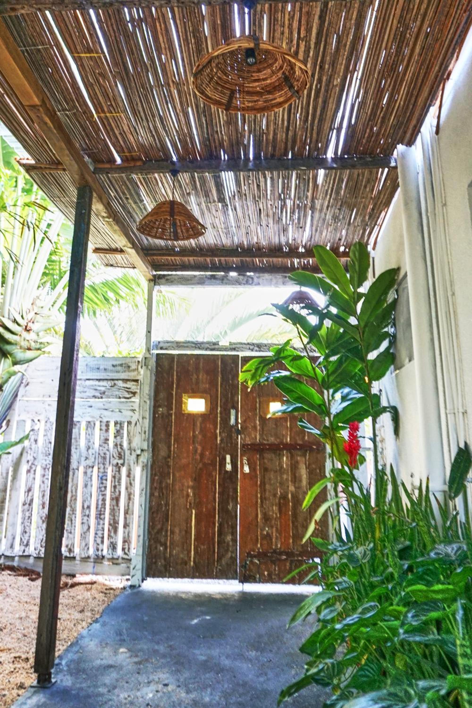 LouKaz -Entire Rental Units w Panoramic Rooftop